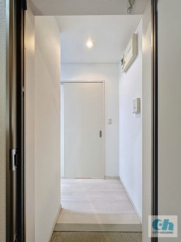 ルミエール大森 201号室の玄関