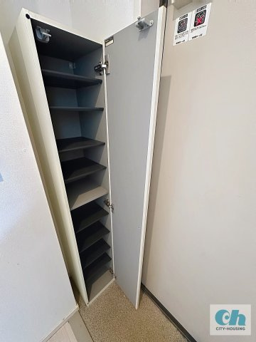 ルミエール大森 201号室の玄関