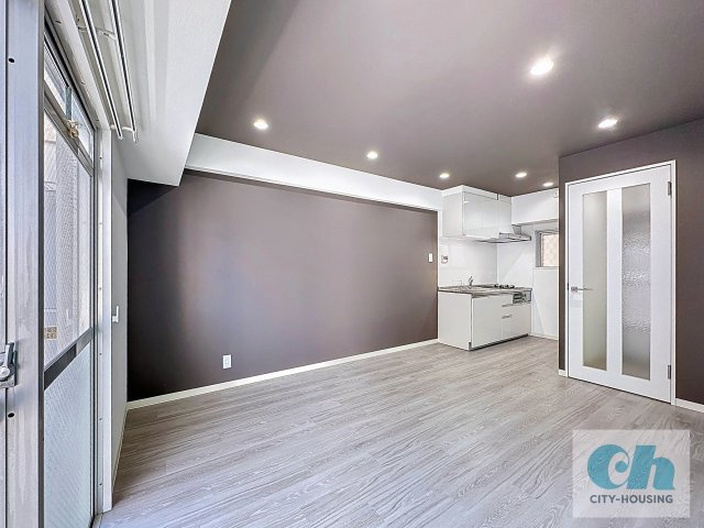 ヴィラ・フクモト 302号室の居間・リビング