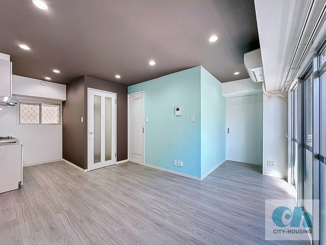 ヴィラ・フクモト 302号室の居間・リビング