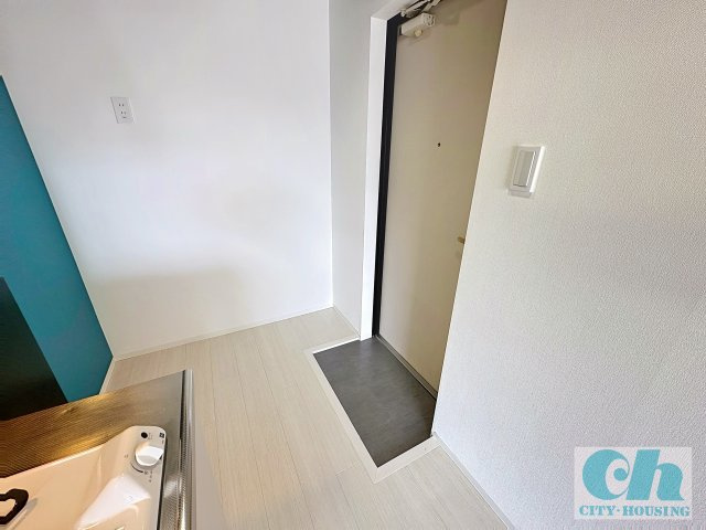 BELL FOREST 401号室の玄関