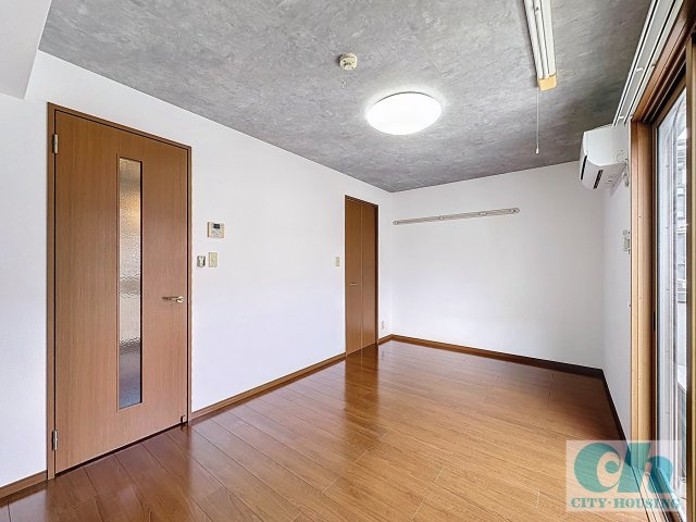 セブンスコート 206号室の居間・リビング