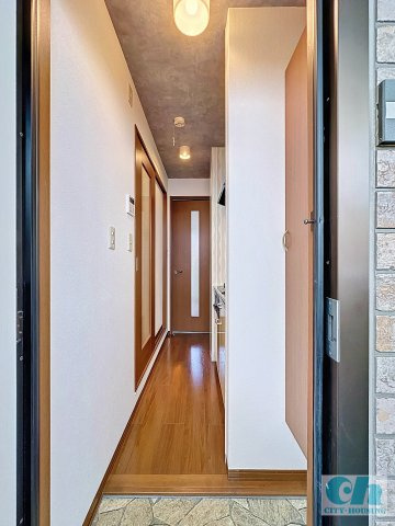 セブンスコート 206号室の玄関