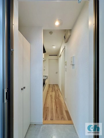 シャトレー大森 205号室の玄関
