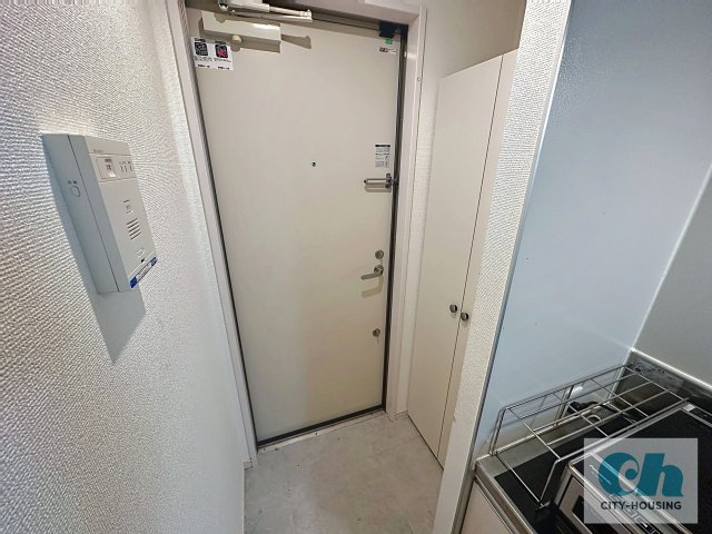シャトレー大森 205号室の玄関