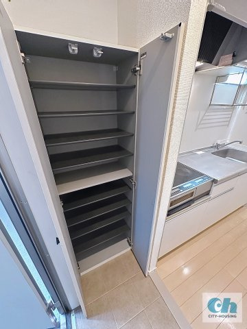 シャトレー大森 302号室の収納