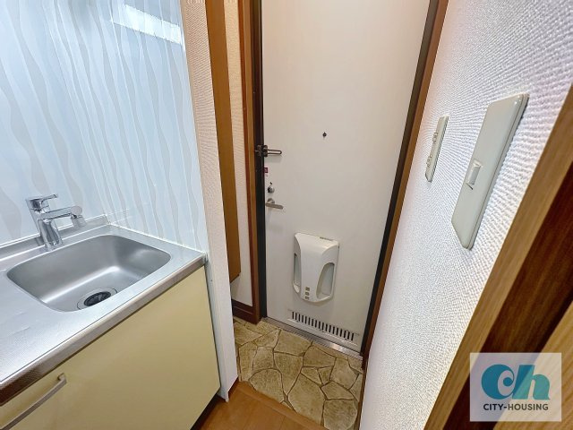 セブンスコート 106号室の玄関