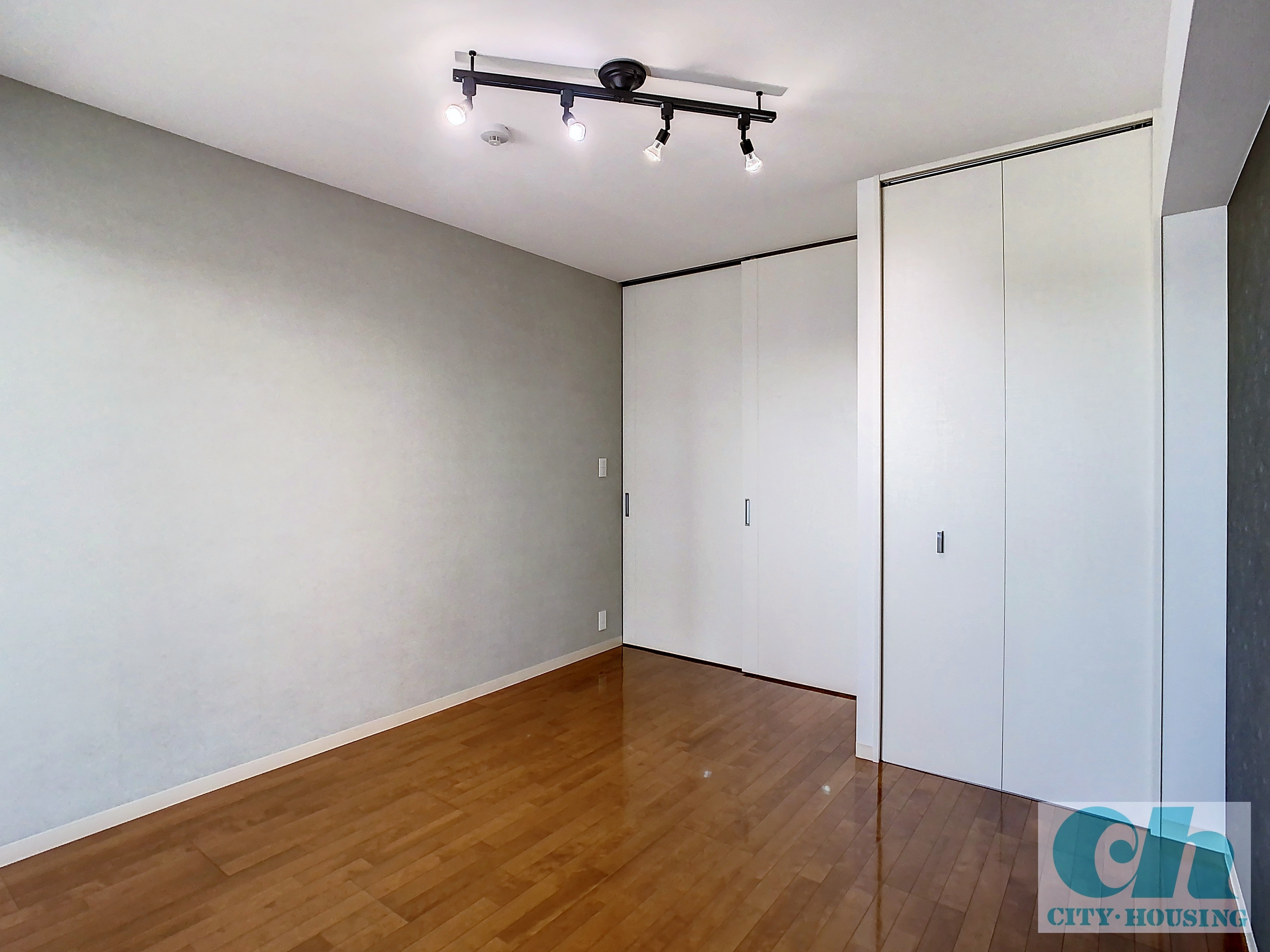 ロハス八百吉 701号室