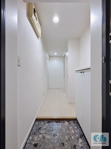 サンセールK&M 101号室の玄関