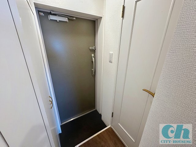 K2ヴィラ 506号室の玄関