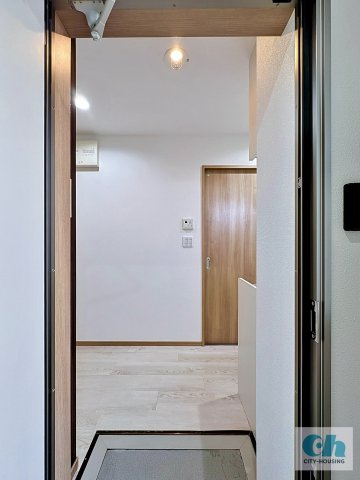エスポワール大森 203号室の玄関