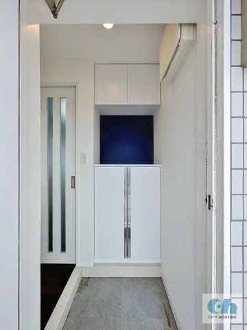マンションシバタ 405号室の玄関