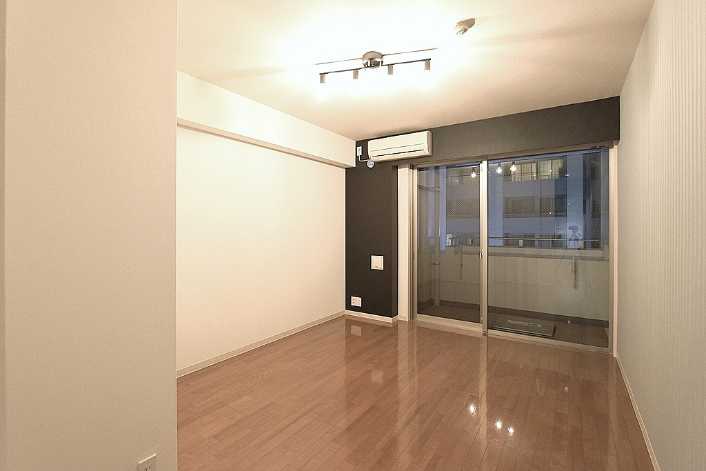 ロハス八百吉 401号室