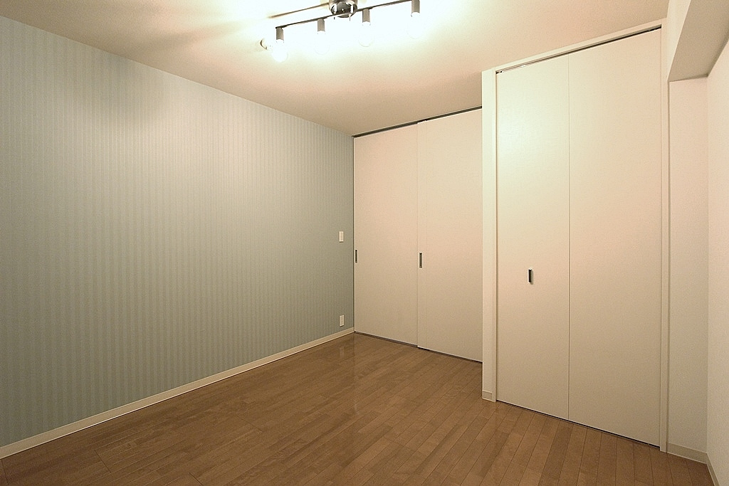 ロハス八百吉 401号室