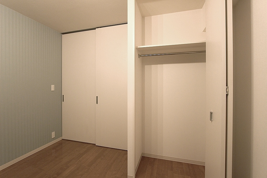 ロハス八百吉 401号室