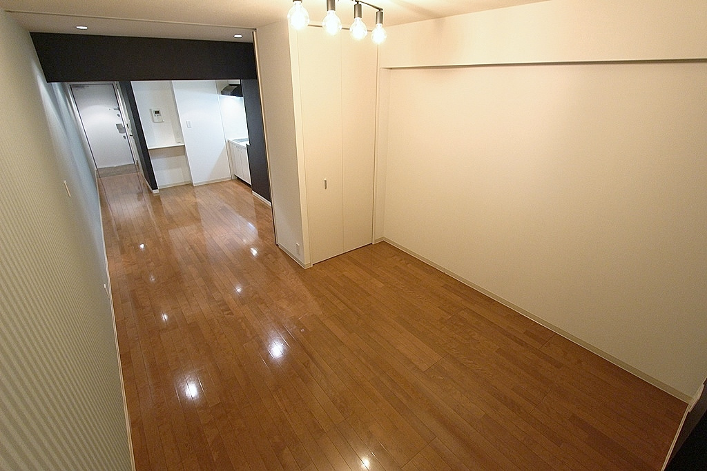 ロハス八百吉 401号室