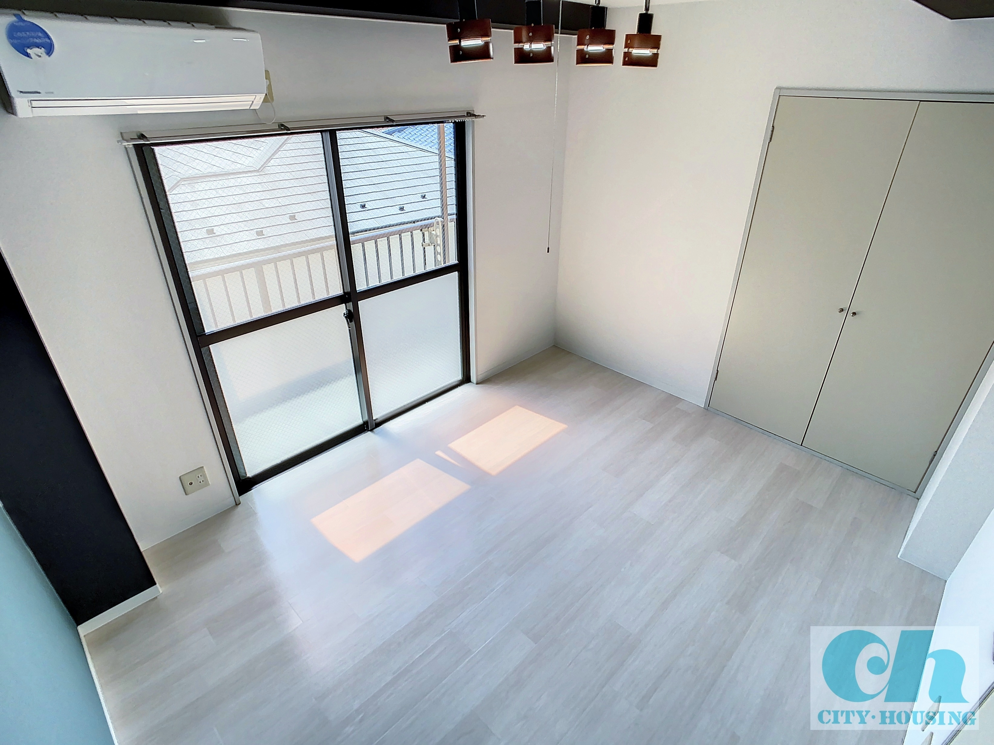 プリムローズ 301号室の居間・リビング