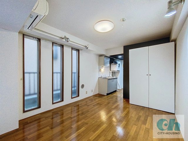 ラ・パラッツォ 102号室の居間・リビング