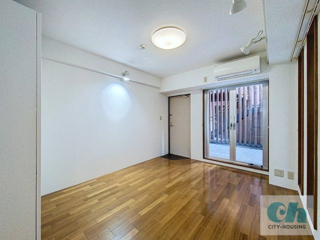 ラ・パラッツォ 102号室の居間・リビング