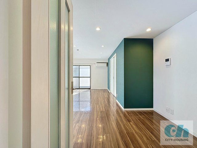パレス戸越銀座 305号室の居間・リビング