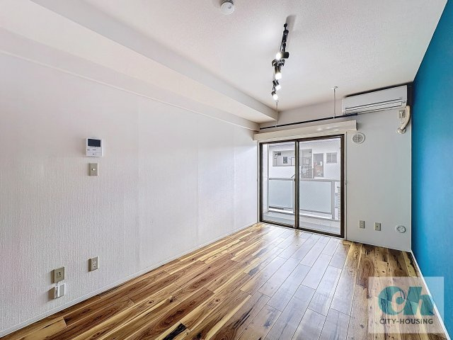 フォレストヒルズ 305号室の居間・リビング