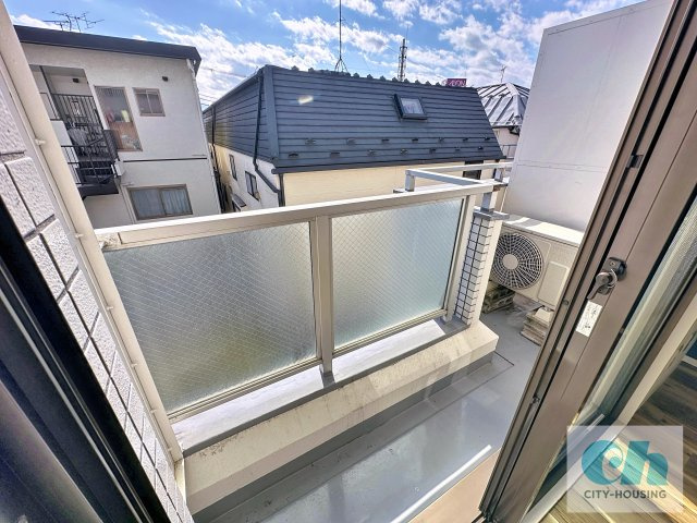 フォレストヒルズ 305号室のバルコニー