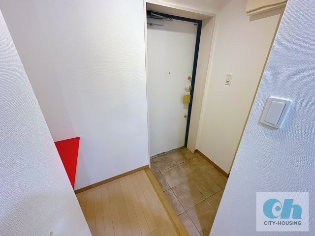 ボーブリアンあさひ 101号室の玄関