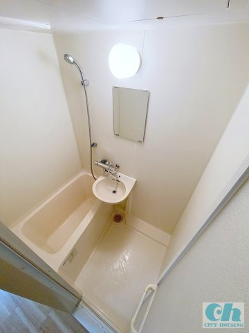 Y・Mコート 203号室の浴室