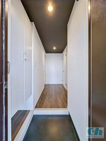 美里ナイス 405号室の玄関