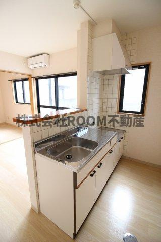 センチュリー21金田　E棟のキッチン|コンパクトなキッチンで掃除もラクラク