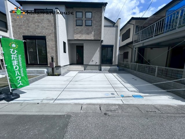 蓮田市関山4丁目　新築戸建　ブルーミングガーデン01の駐車場