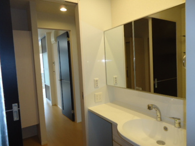 【洗面所】 | ベルヴィルカメリアA棟 | スペースが確保できる洗面所です