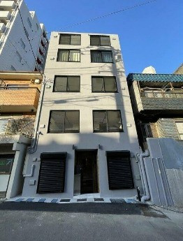 【外観】 | Isle Park Higashi Nakano | 鉄筋コンクリート造のがっちりとした建物。