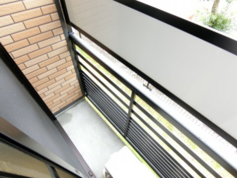 レオネクストアズールぐみのきのバルコニー