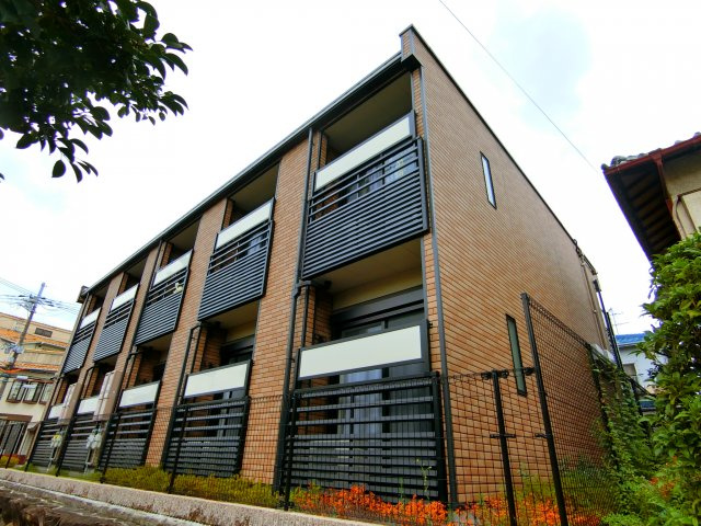 レオネクストアズールぐみのきの外観