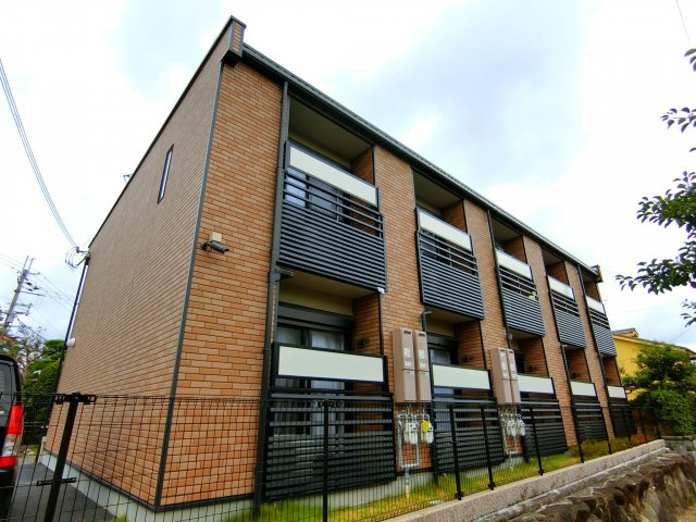 レオネクストアズールぐみのきの外観