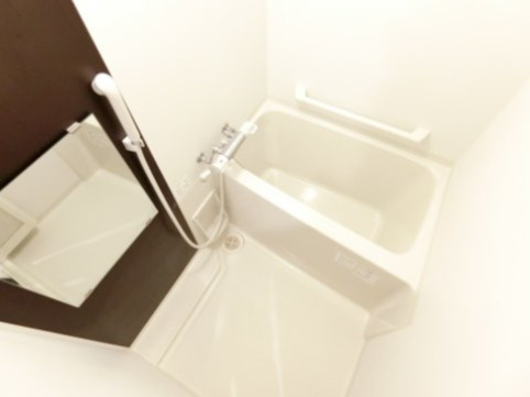 レオネクストアズールぐみのきの浴室