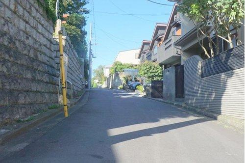 南馬込４　戸建の前面道路含む現地写真|西側 公道 幅員約4.2m
