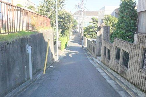 南馬込４　戸建の前面道路含む現地写真|南側 接道約14.3m