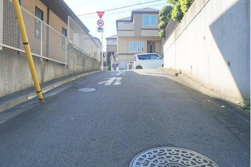 南馬込４　戸建の前面道路含む現地写真|南側 公道 幅員約3.6m