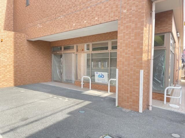 鎌倉服部ビルのエントランス