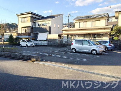【駐車場】 | サンコートあぞの | 駐車場に車を止められます