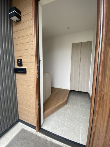 米子市新開2丁目未入居戸建の玄関