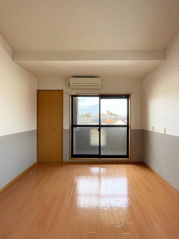 【洋室】 | ピュア大橋参番館 | スタンダードな洋室です※写真は類似です