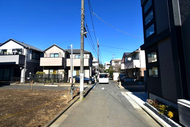 桃井1丁目・新築戸建の前面道路含む現地写真