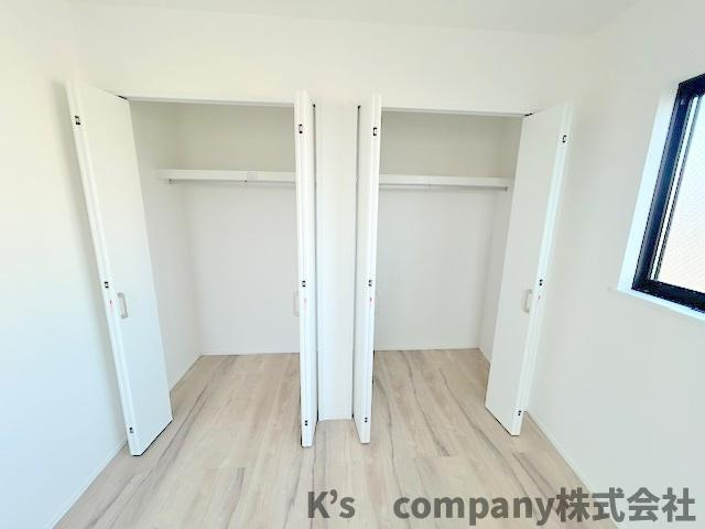 茅ヶ崎市円蔵2丁目　新築戸建　2号棟の収納|洋室7.2帖の収納スペース◇