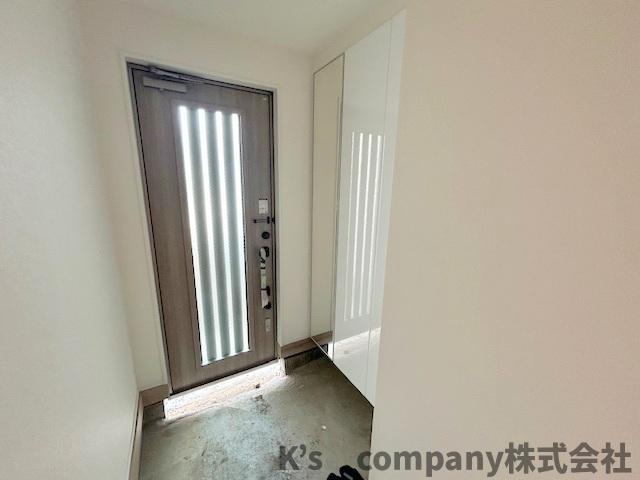 茅ヶ崎市円蔵2丁目　新築戸建　2号棟の玄関|玄関周辺スペース◇