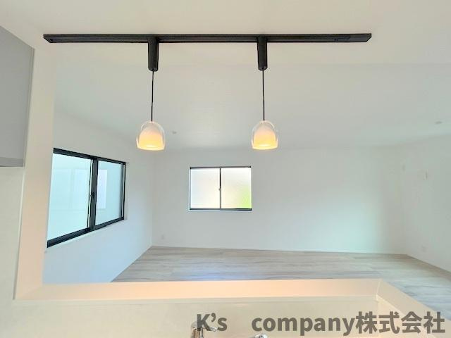 茅ヶ崎市円蔵2丁目　新築戸建　2号棟の内装|インテリアの一部になるペンダントライト♪