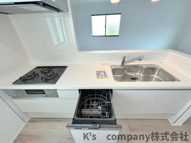 茅ヶ崎市円蔵2丁目　新築戸建　2号棟のキッチン|食器洗い乾燥機付きで家事の時短に役立ちます◇