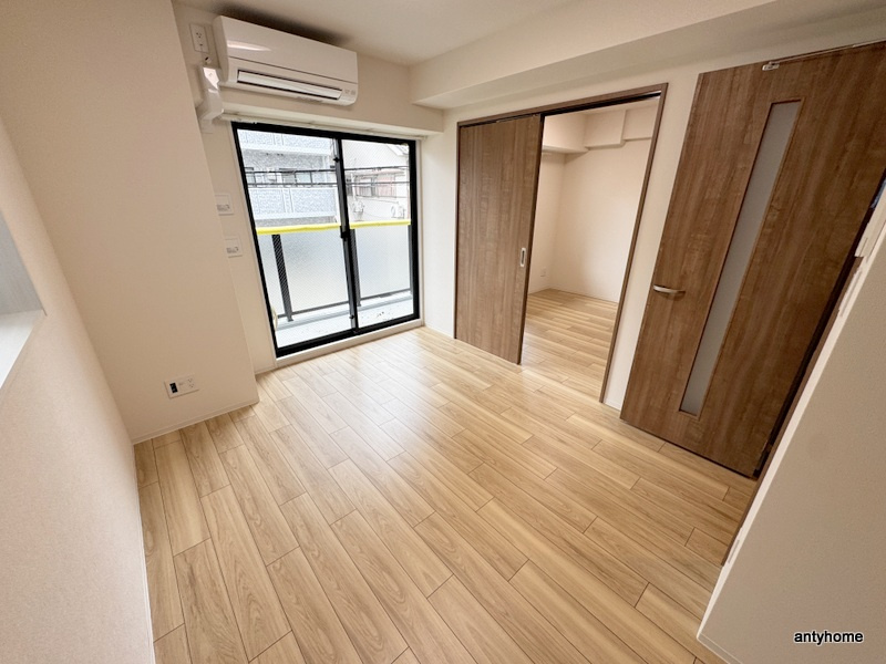 CREST TAPP新大阪　仲介手数料無料の居間・リビング